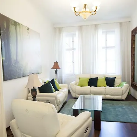 Apartment Three Bedroom For 10 People Next To Wenceslas Square
