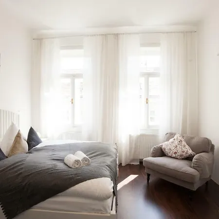 Three Bedroom For 10 People Next To Wenceslas Square * Prague