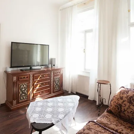 Three Bedroom For 10 People Next To Wenceslas Square Apartment *