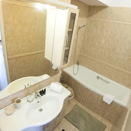 Three Bedroom For 10 People Next To Wenceslas Square *