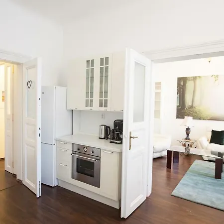 Apartment Three Bedroom For 10 People Next To Wenceslas Square Prague