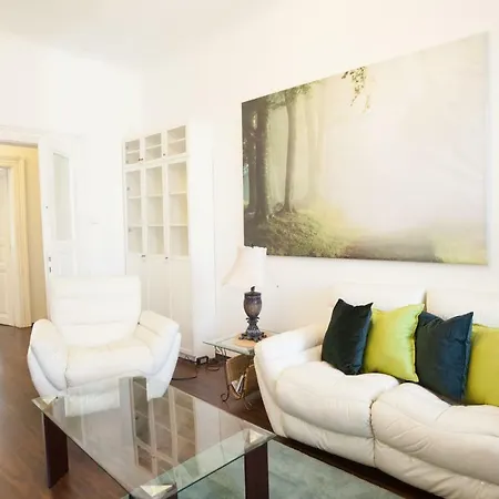 Apartment Three Bedroom For 10 People Next To Wenceslas Square