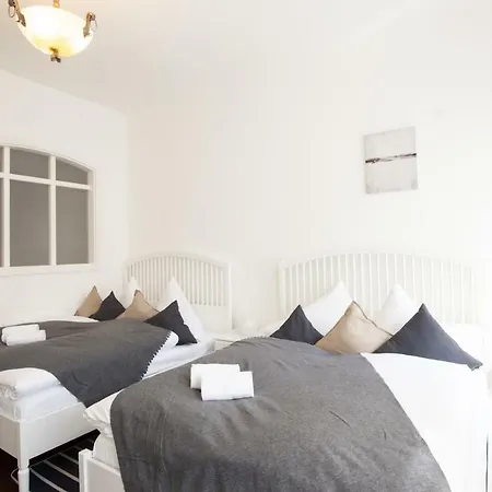 Apartment Three Bedroom For 10 People Next To Wenceslas Square Prague