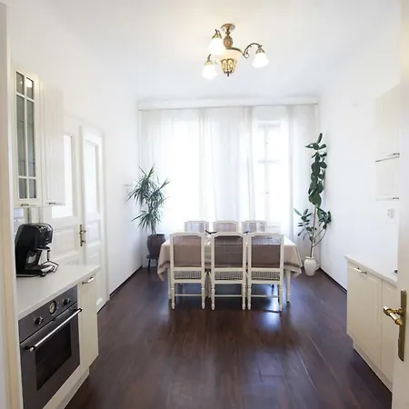 Three Bedroom For 10 People Next To Wenceslas Square * Prague