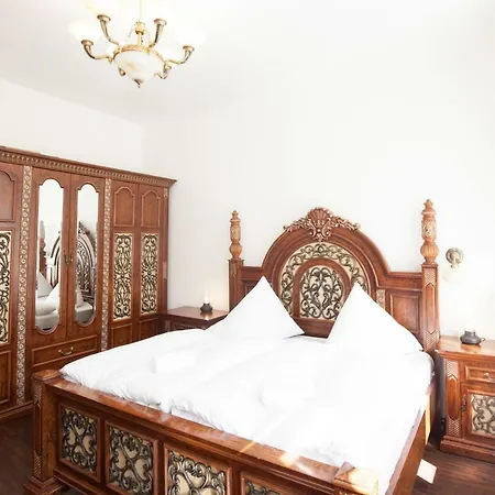 Apartment Three Bedroom For 10 People Next To Wenceslas Square Prague