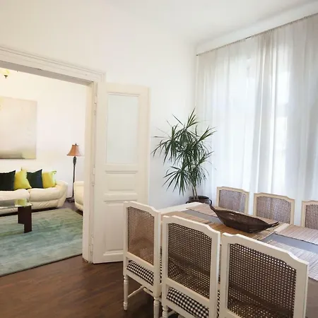 Three Bedroom For 10 People Next To Wenceslas Square *