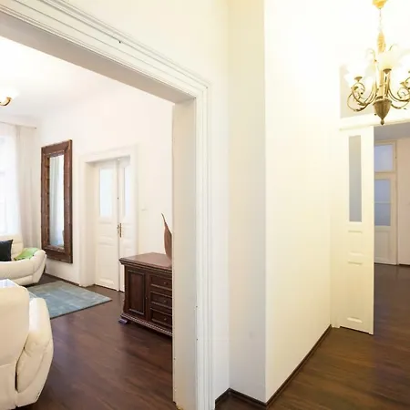 Apartment Three Bedroom For 10 People Next To Wenceslas Square